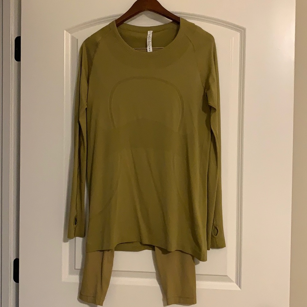 Lululemon 2 piece set . Long sleeve swiftly top and align leggings